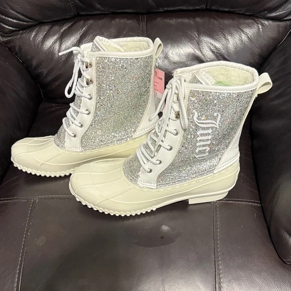 Juicy Couture Glitter Silver and Cream Winter Boots with lace at the front - Picture 4 of 13